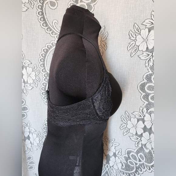 Victoria's Secret - Black w/lace Cross Back Bra - (36D) - Picture 3 of 6